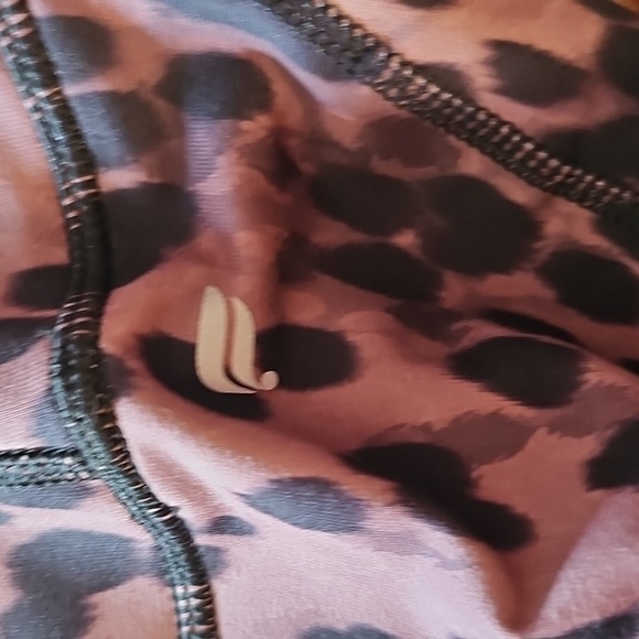Fabletics PowerHold Leopard Print Leggings Size M - Picture 4 of 4